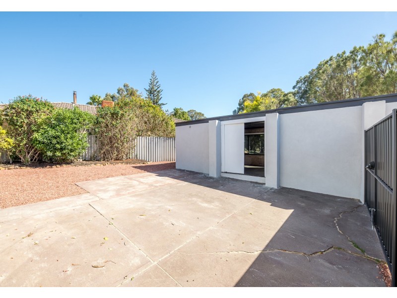 17 Kalbarri Street, Lesmurdie WA 6076