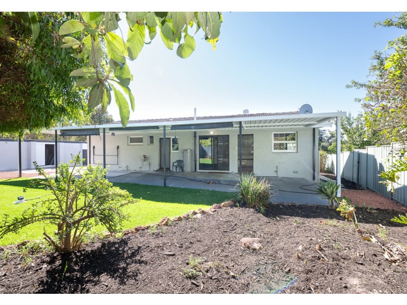 17 Kalbarri Street, Lesmurdie WA 6076