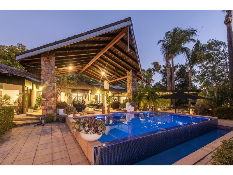 24 Bolt Court, Lesmurdie WA 6076