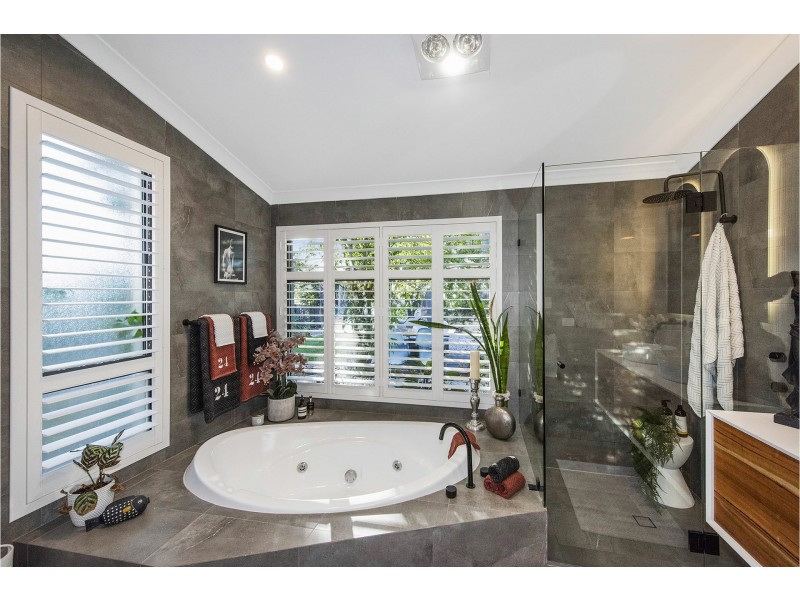 24 Bolt Court, Lesmurdie WA 6076