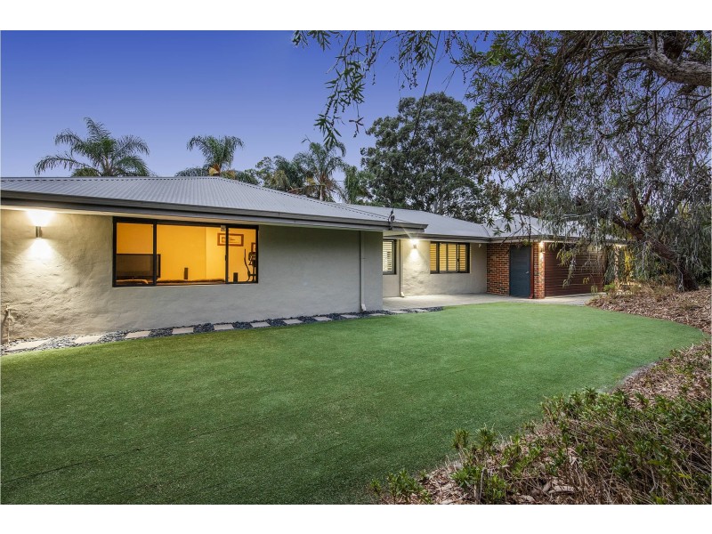 25 Armour Way, Lesmurdie WA 6076