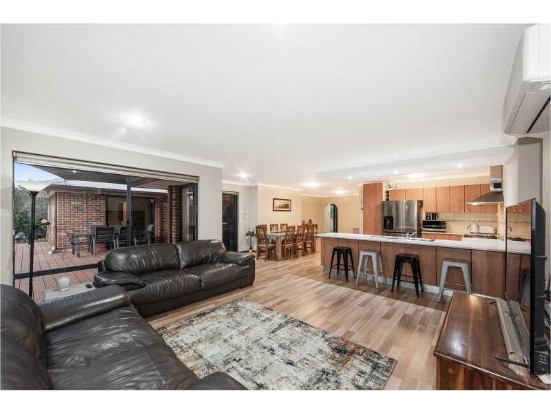 25 Armour Way, Lesmurdie WA 6076