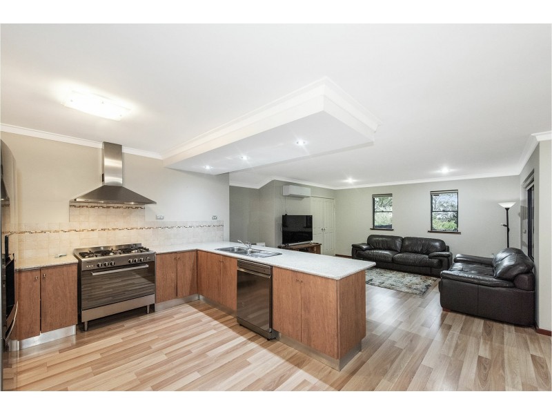 25 Armour Way, Lesmurdie WA 6076