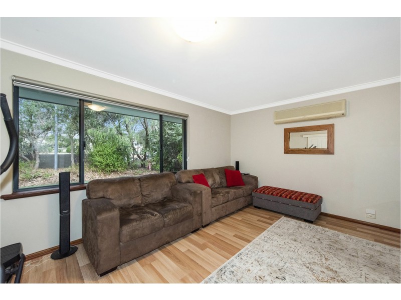 25 Armour Way, Lesmurdie WA 6076