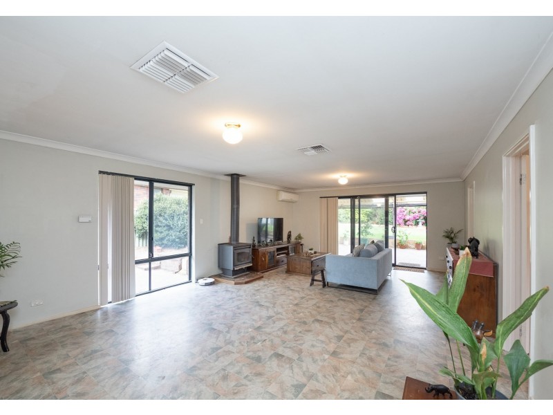 12 Naylor Place, Lesmurdie WA 6076