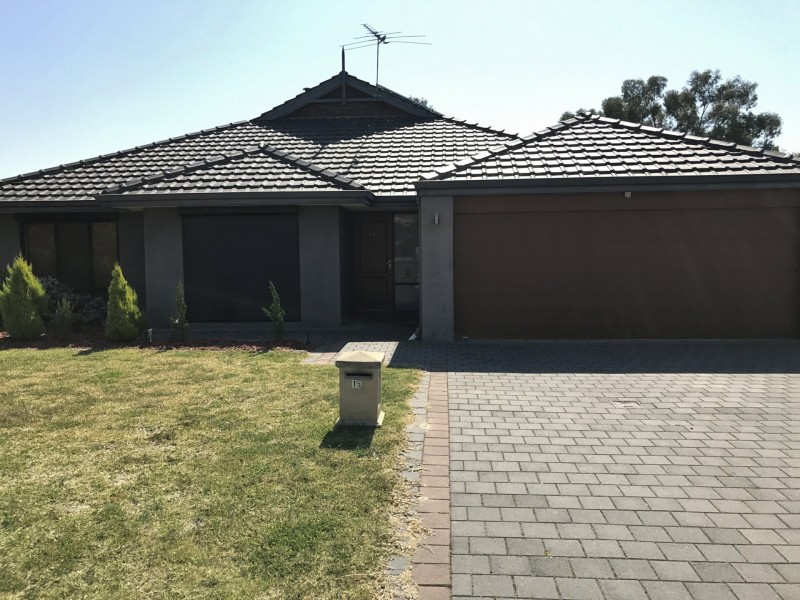 15 Foxton Boulavard, High Wycombe WA 6057
