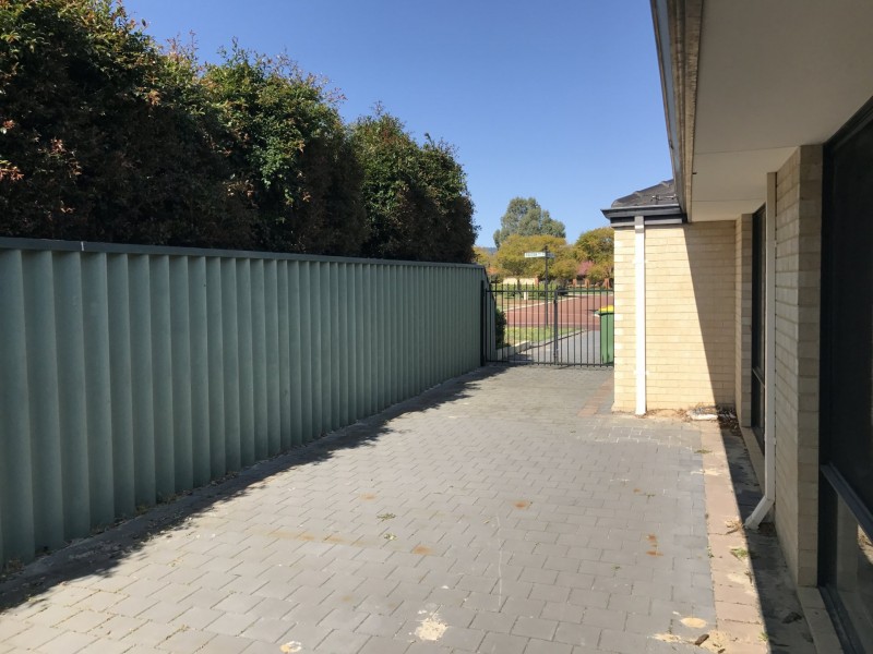 15 Foxton Boulavard, High Wycombe WA 6057