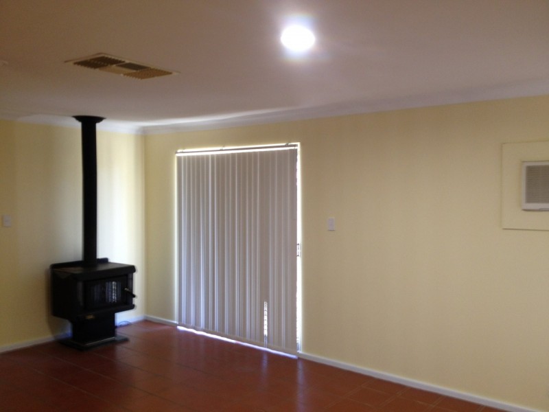 2 Curlew Court, Kelmscott WA 6111