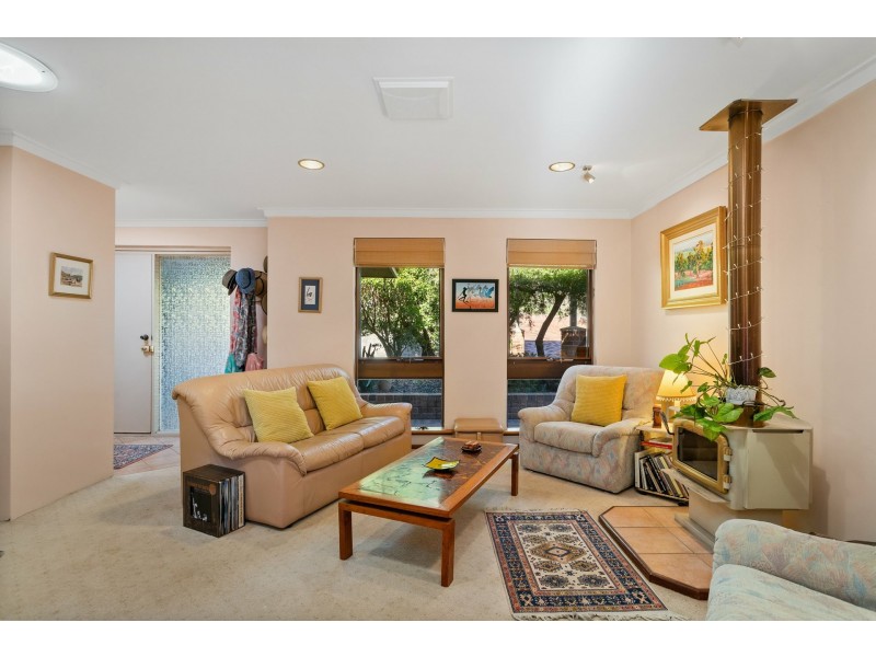 11 Glenlea Drive, Helena Valley WA 6056