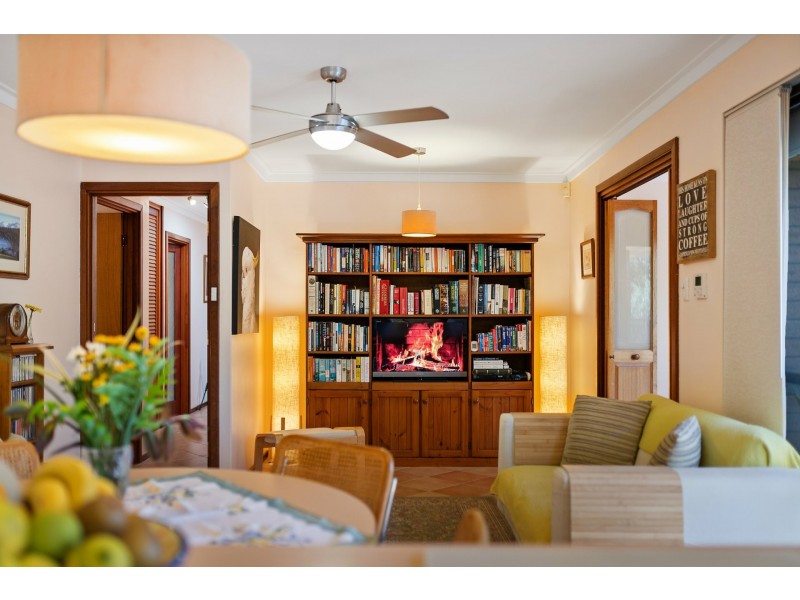 11 Glenlea Drive, Helena Valley WA 6056