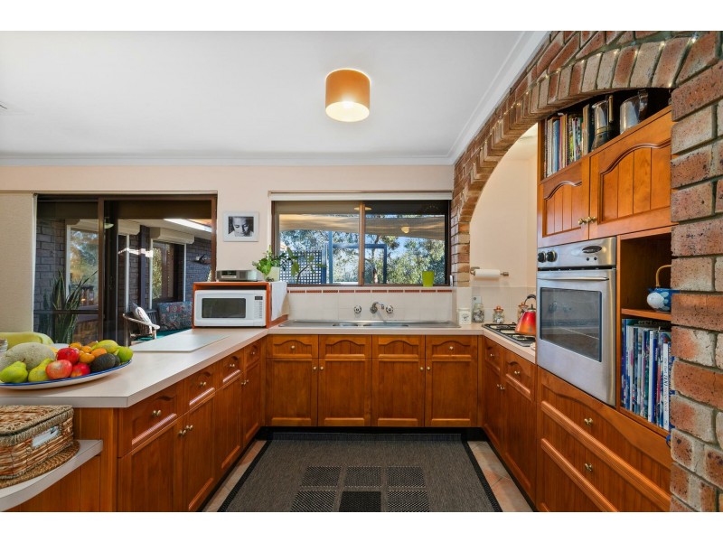 11 Glenlea Drive, Helena Valley WA 6056