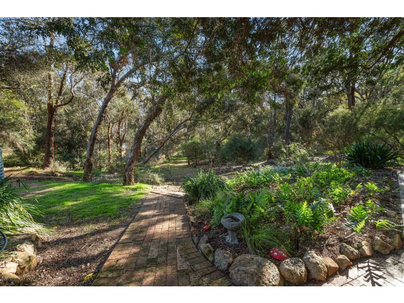 11 Glenlea Drive, Helena Valley WA 6056