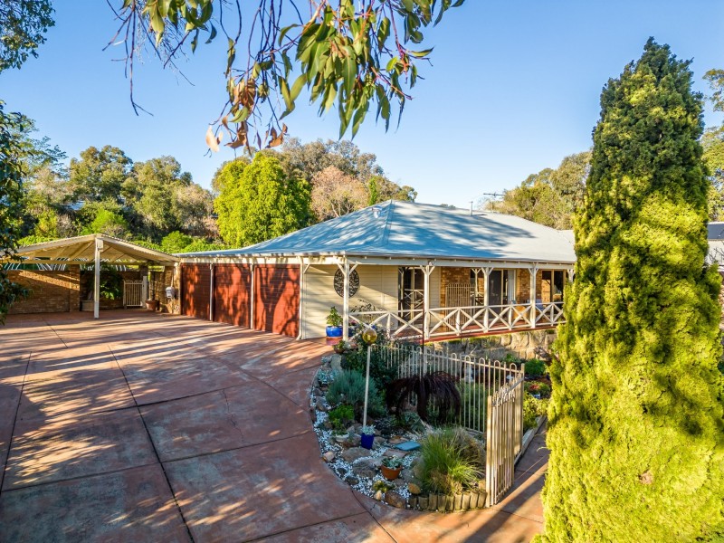 6 Glenlea Drive, Helena Valley WA 6056