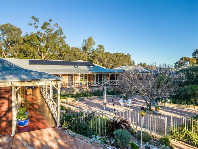 6 Glenlea Drive, Helena Valley WA 6056