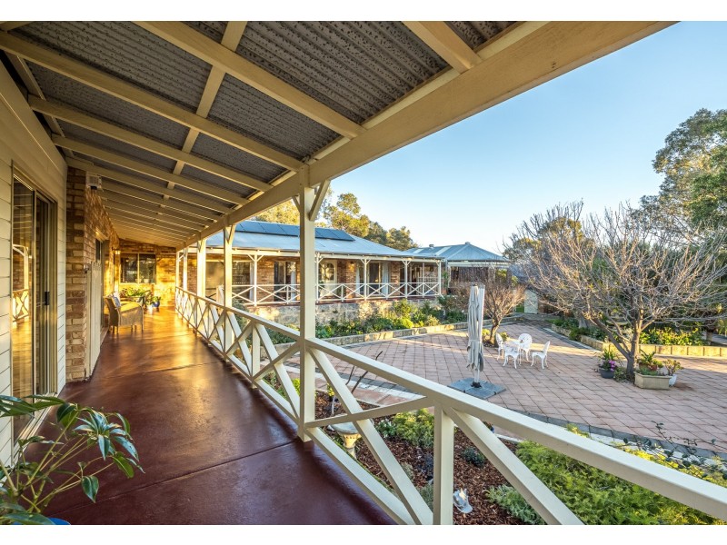 6 Glenlea Drive, Helena Valley WA 6056