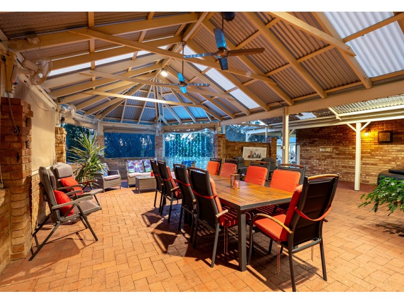 6 Glenlea Drive, Helena Valley WA 6056