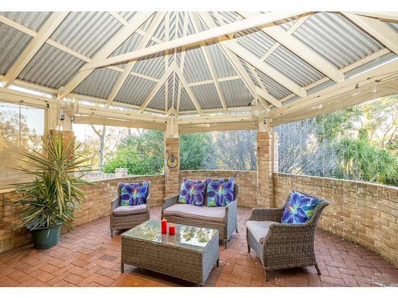 6 Glenlea Drive, Helena Valley WA 6056