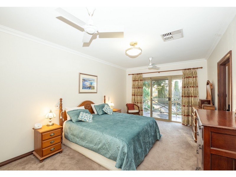 6 Glenlea Drive, Helena Valley WA 6056