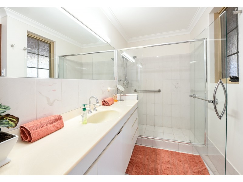 6 Glenlea Drive, Helena Valley WA 6056