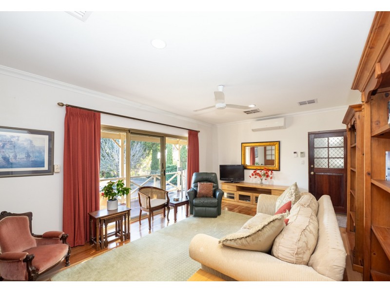 6 Glenlea Drive, Helena Valley WA 6056