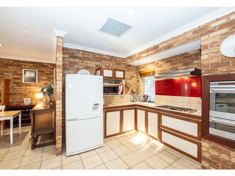 6 Glenlea Drive, Helena Valley WA 6056