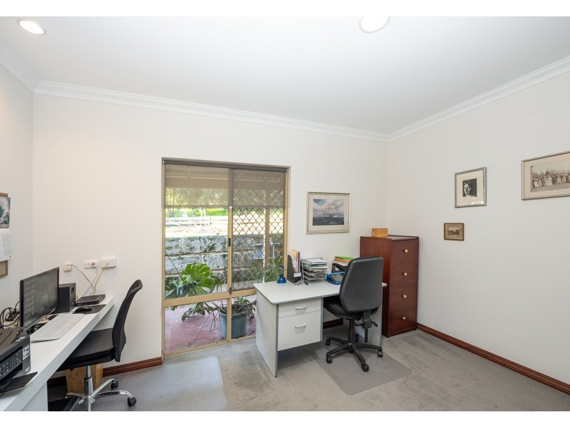 6 Glenlea Drive, Helena Valley WA 6056