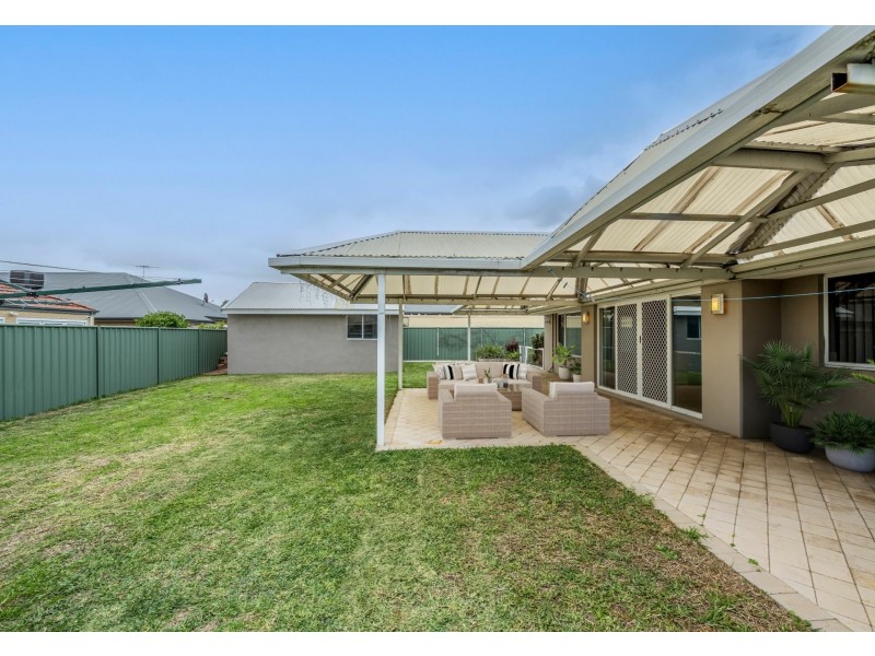 47 Maamba Road, Wattle Grove WA 6107