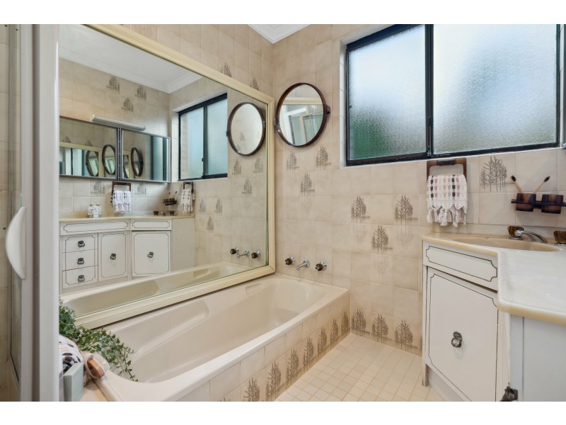 14 Collins Road, Kalamunda WA 6076