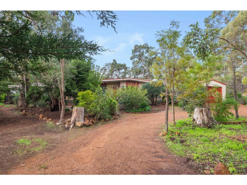 14 Collins Road, Kalamunda WA 6076