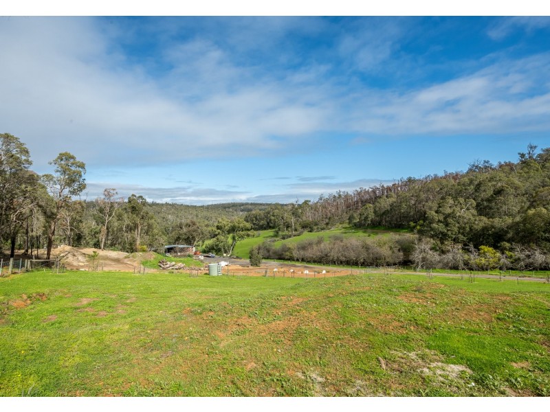 195A Forrest Road, Pickering Brook WA 6076