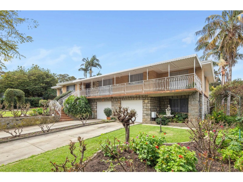 8 Avonia Road, Kalamunda WA 6076