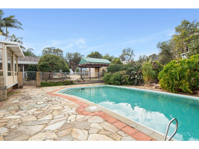 8 Avonia Road, Kalamunda WA 6076