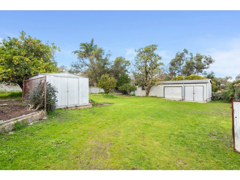 8 Avonia Road, Kalamunda WA 6076