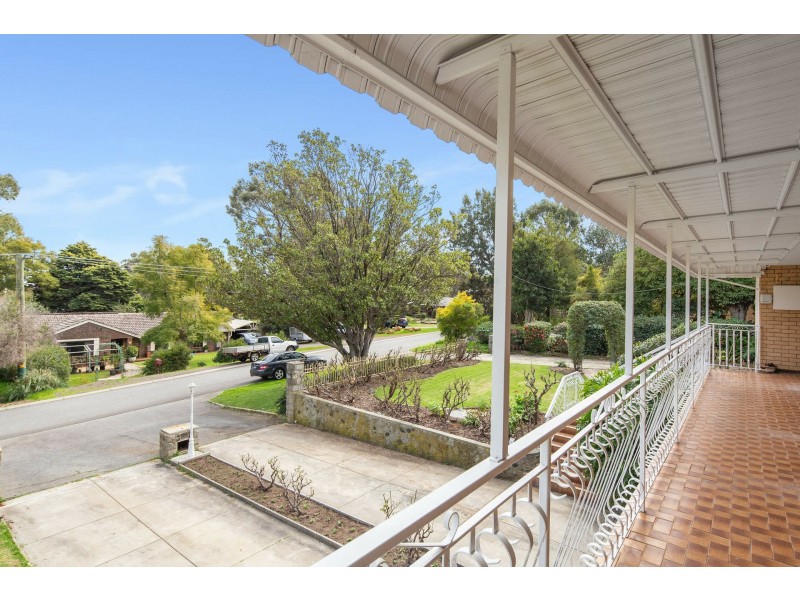 8 Avonia Road, Kalamunda WA 6076