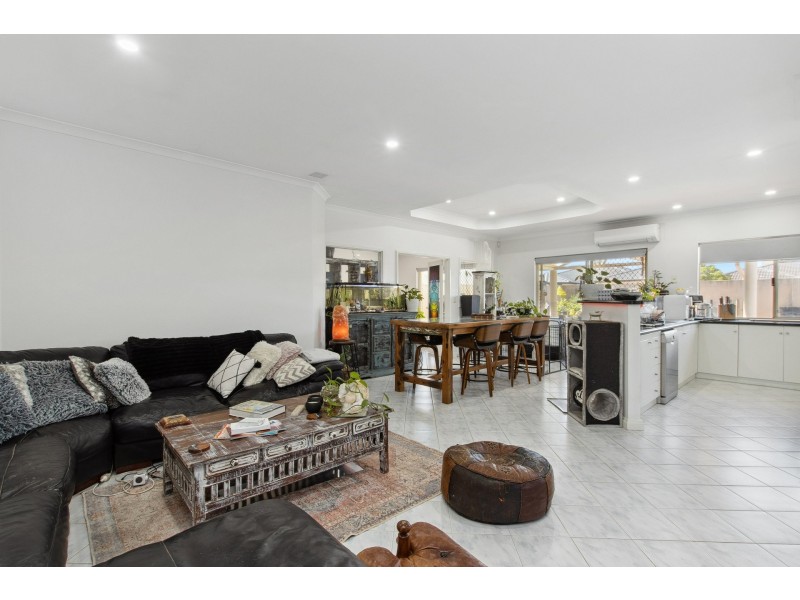 2 Limerick Loop, Wattle Grove WA 6107