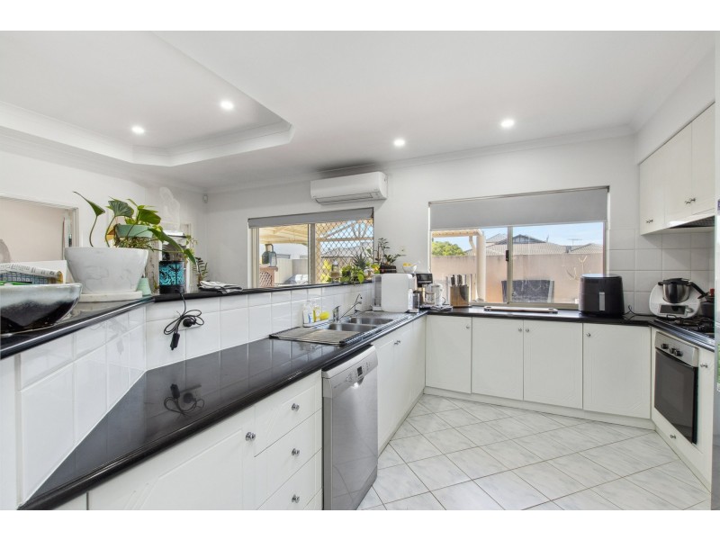 2 Limerick Loop, Wattle Grove WA 6107