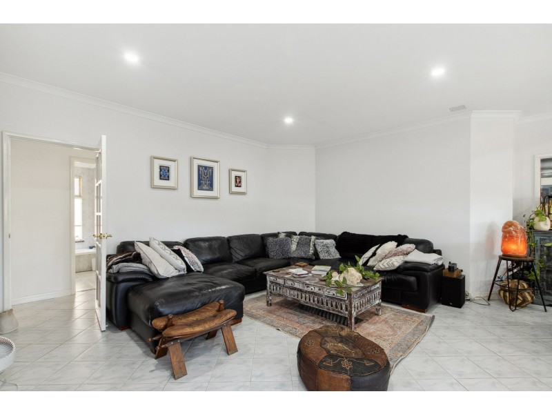 2 Limerick Loop, Wattle Grove WA 6107