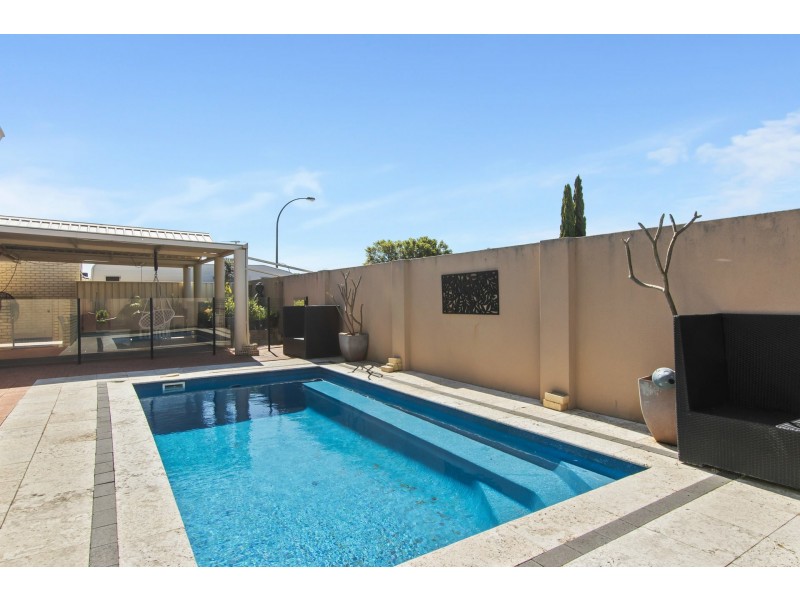 2 Limerick Loop, Wattle Grove WA 6107