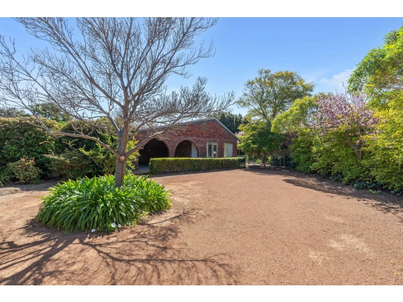 2 Blamire Road, Kalamunda WA 6076