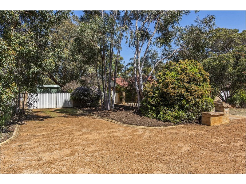 33 Kathleen Road, Lesmurdie WA 6076