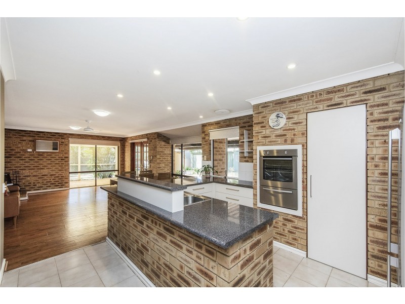 33 Kathleen Road, Lesmurdie WA 6076