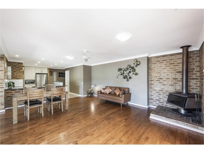 33 Kathleen Road, Lesmurdie WA 6076