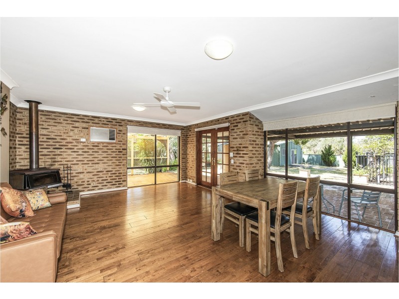 33 Kathleen Road, Lesmurdie WA 6076