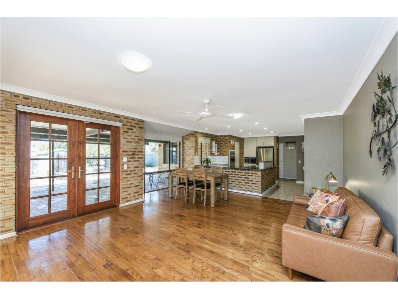 33 Kathleen Road, Lesmurdie WA 6076