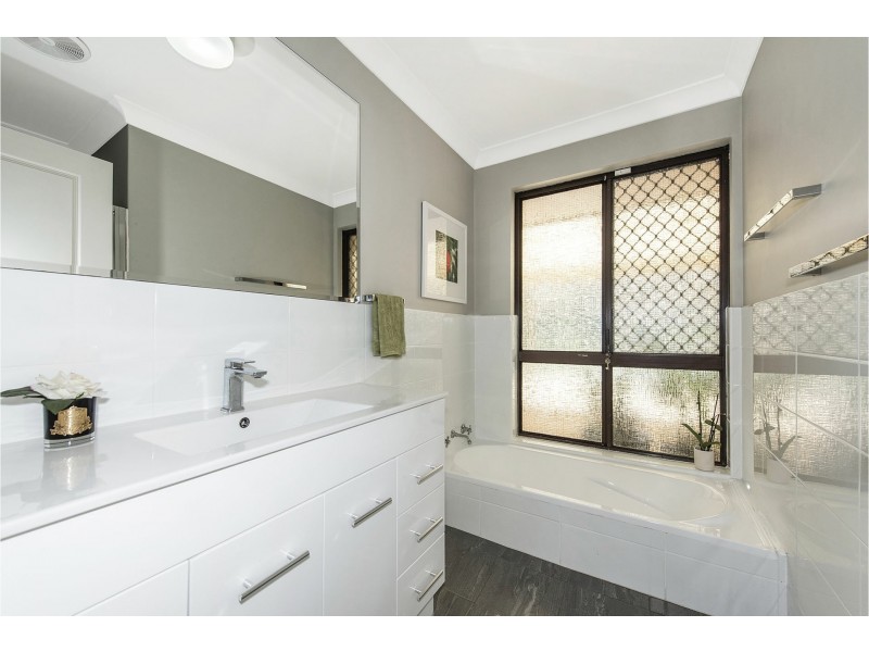 33 Kathleen Road, Lesmurdie WA 6076