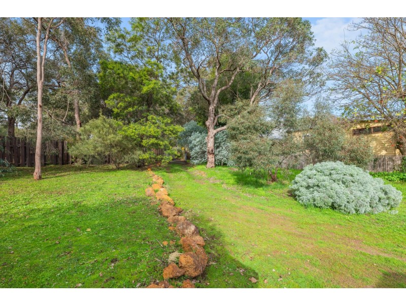 20 Headingly Road, Kalamunda WA 6076