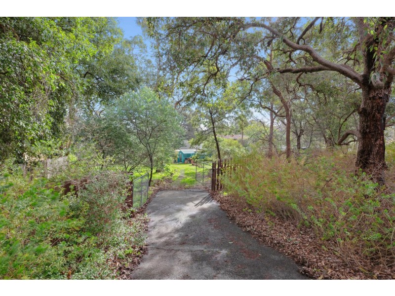 20 Headingly Road, Kalamunda WA 6076