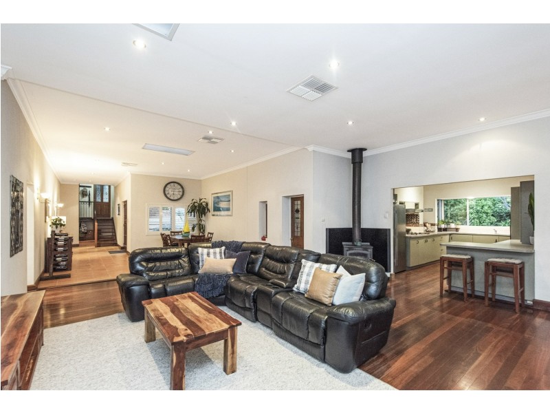 9 Alpine Road, Kalamunda WA 6076