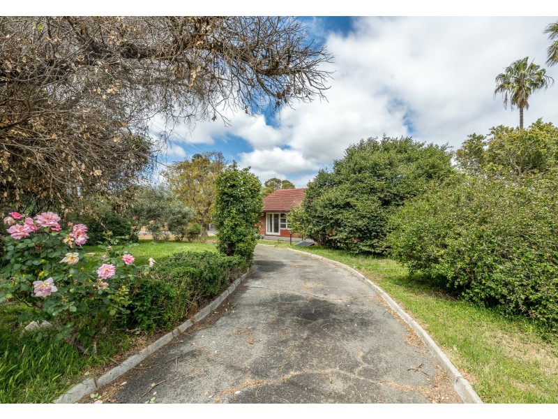 1 McNess Road, Kalamunda WA 6076