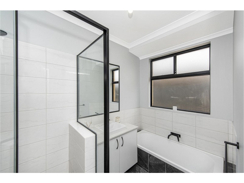 3 Brenda Road, Maida Vale WA 6057